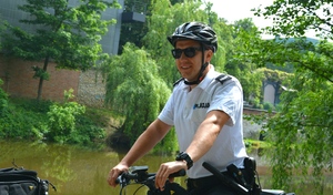 policjant na rowerze