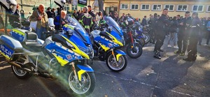 Zdjęcie przedstawia motocykle podczas zakończenia sezonu motocyklowego w Zespole Szkół Mechanicznych w Opolu.