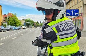 policjant na motocyklu