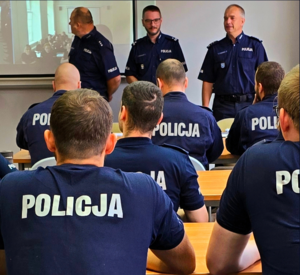 policjanci podczas szkolenia