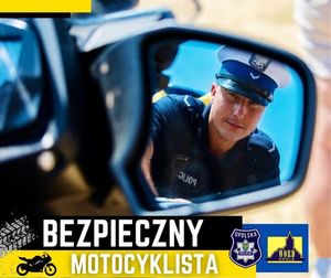 odbicie policjanta w lusterku