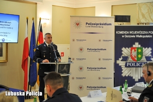 Zdjęcie przedstawia policjantów w trakcie szkolenia.