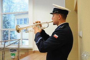 zdjęcie kolorowe: uroczyste zakończenie obchodów 25-lecia istnienia Szkoły Policji w Katowicach