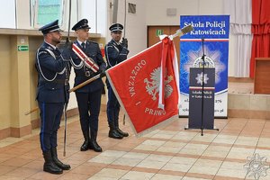 zdjęcie kolorowe: uroczyste zakończenie obchodów 25-lecia istnienia Szkoły Policji w Katowicach