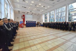 zdjęcie kolorowe: uroczyste zakończenie obchodów 25-lecia istnienia Szkoły Policji w Katowicach