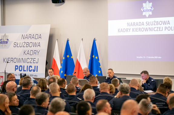 zdjęcie kolorowe: narada służbowa kadry kierowniczej Policji