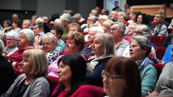 Zdjęcie przedstawia program Opolski Bezpieczny Senior.