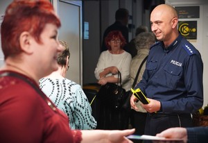 Zdjęcie przedstawia program Opolski Bezpieczny Senior.