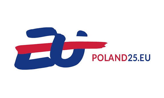zdjęcie kolorowe:plakat informujący o prezydencji Polski w Radzie Unii Europejskiej