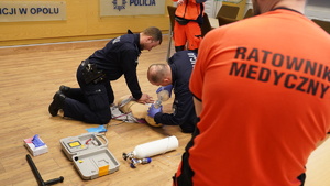 policjanci podczas eliminacji wojewódzkich do X Ogólnopolskich Zawodów Ratowników Policyjnych z Kwalifikowanej Pierwszej Pomocy
