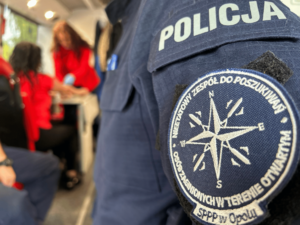 policjanci oddają honorowo krew