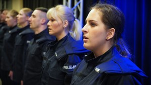 Policjantki w szeregu.