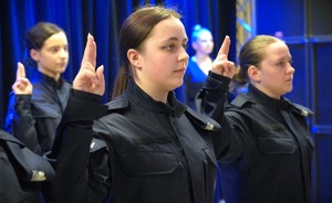Policjantki ślubują.