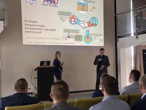 zdjęcie kolorowe: uczestnicy i prelegenci Konferencję nt. Cyberprzestępczości Finansowej