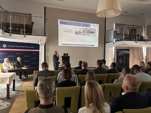 zdjęcie kolorowe: uczestnicy i prelegenci Konferencję nt. Cyberprzestępczości Finansowej