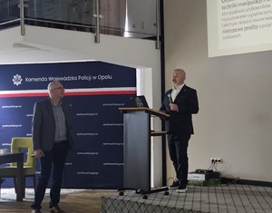 zdjęcie kolorowe: uczestnicy i prelegenci Konferencję nt. Cyberprzestępczości Finansowej