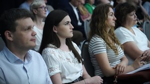 Słuchacze konferencji.