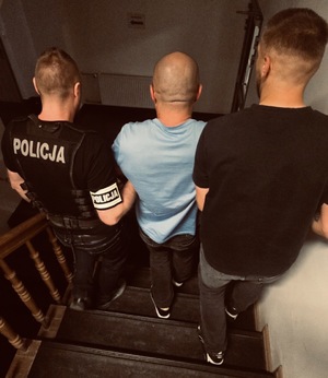zdjęcie kolorowe: osoba zatrzymana przez opolskich policjantów