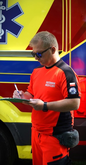 Ratownik medyczny.