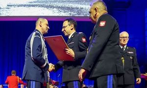 zdjęcie:Komendant Główny Policji uhonorowany podczas gali 30-lecia Krajowego Systemu Ratowniczo-Gaśniczego