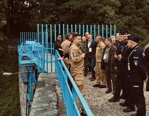 zdjęcie kolorowe: opolscy policjanci podczas ćwiczenia &quot;Biskupia Kopa 2025&quot;