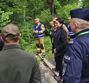 zdjęcie kolorowe: opolscy policjanci podczas ćwiczenia &quot;Biskupia Kopa 2025&quot;