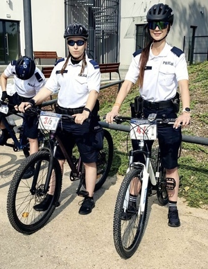 zdjęcie kolorowe: opolskie policjantki podczas zawodów