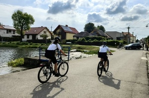 zdjęcie kolorowe: opolskie policjantki podczas zawodów