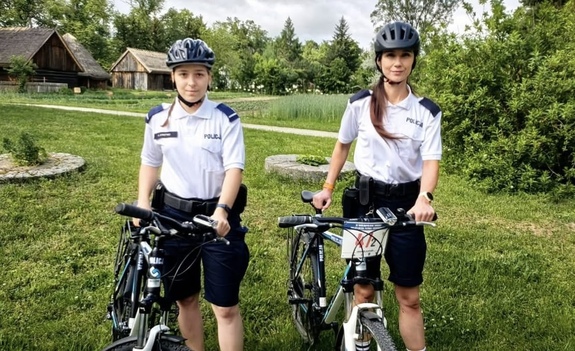 zdjęcie kolorowe: opolskie policjantki podczas zawodów