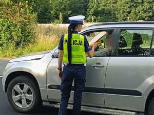 zdjęcie kolorowe: działania opolskich policjantów ruchu drogowego