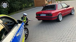 zdjęcie kolorowe: opolscy policjanci podczas działań