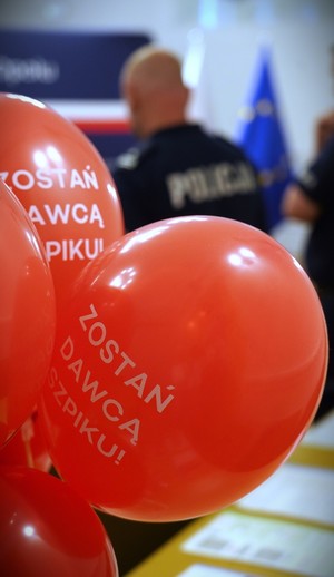 Balon z napisem zostań dawcą.