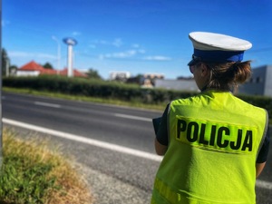 zdjęcie kolorowe: opolscy policjanci podczas działań Stop Prędkości