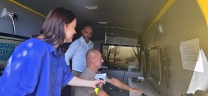 zdjęcie kolorowe: opolscy policjanci podczas działań Stop Prędkości