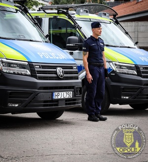 zdjęcie:  Uroczyste przekazanie nowych radiowozów dla policjantów z SPPP w Opolu