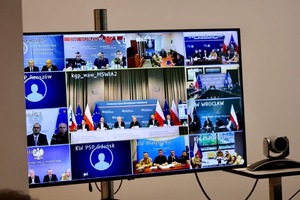 zdjęcie: opolscy policjanci podczas odprawy