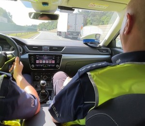 Policyjne działania na autostradzie.