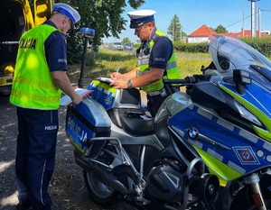zdjęcie: opolscy policjanci p0odczas działań