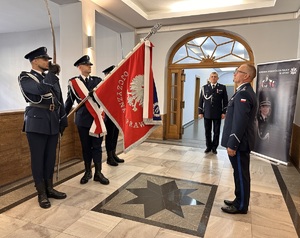 zdjęcie: policjanci podczas uroczystego ślubowania