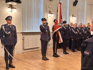 zdjęcie: policjanci podczas uroczystego ślubowania