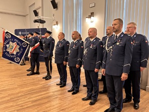 zdjęcie: policjanci podczas uroczystego ślubowania