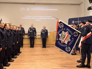 zdjęcie: policjanci podczas uroczystego ślubowania