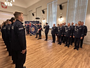 zdjęcie: policjanci podczas uroczystego ślubowania