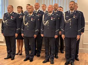 zdjęcie: policjanci podczas uroczystego ślubowania