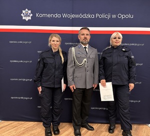 zdjęcie: policjanci podczas uroczystego ślubowania