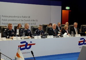 zdjęcie: Komendant Główny Policji podczas konferencji