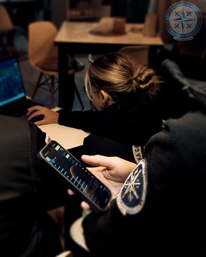 zdjęcie kolorowe: opolscy policjanci podczas szkolenia z poszukiwań