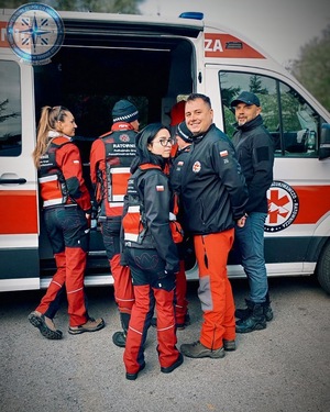 zdjęcie kolorowe: opolscy policjanci podczas szkolenia z poszukiwań