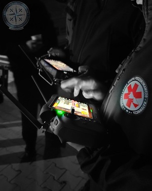 zdjęcie kolorowe: opolscy policjanci podczas szkolenia z poszukiwań