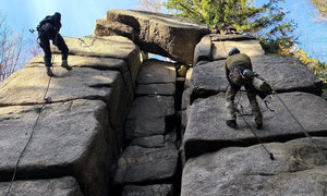 zdjęcie: konterroryści w górach